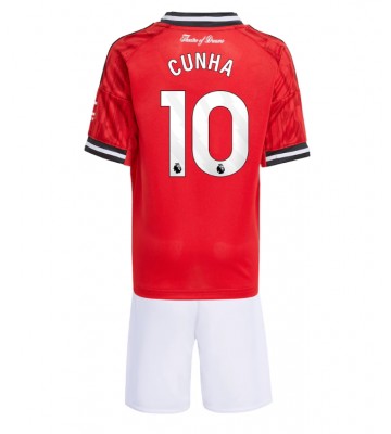 Manchester United Matheus Cunha #10 Primera Equipación Niños 2025-26 Manga Corta (+ Pantalones cortos)